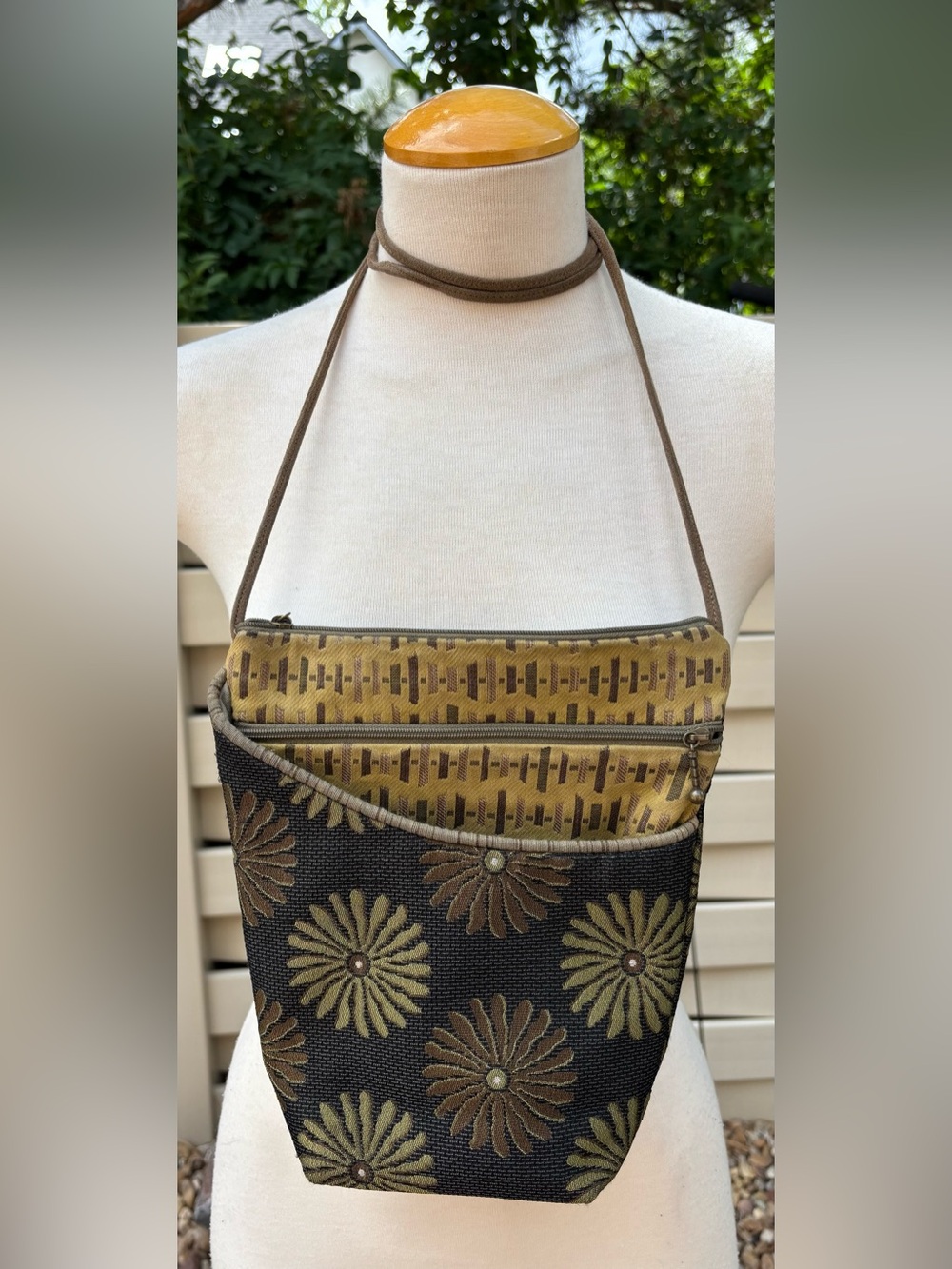 MARUCA Crossbody